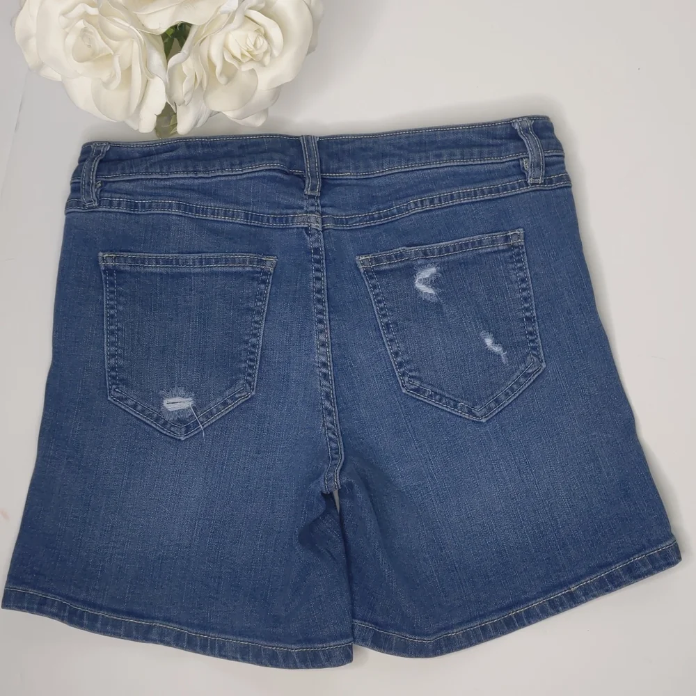 Lauren Conrad distressed jean shorts size 8